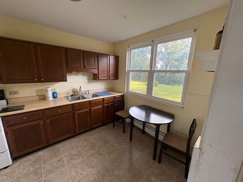 Building Photo - 13 Dewitt St