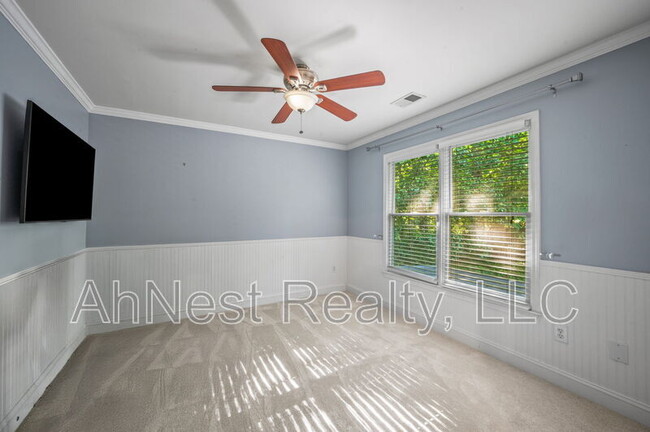 Building Photo - 2506 Retreat Dr NE
