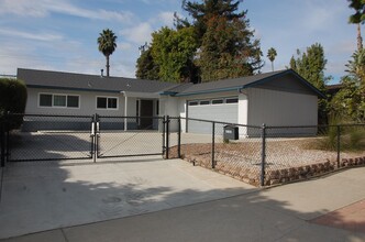 Building Photo - Large Home Near Magnolia Shopping Center