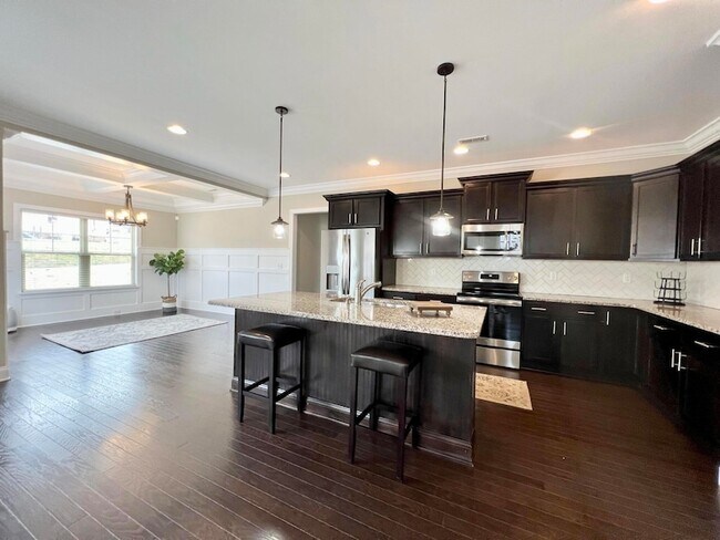 Building Photo - 9015 Seven Lakes Dr