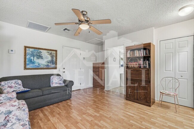 Building Photo - 9807 W Mockingbird Dr