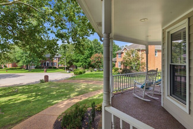 Building Photo - 1733 Carriage Ct