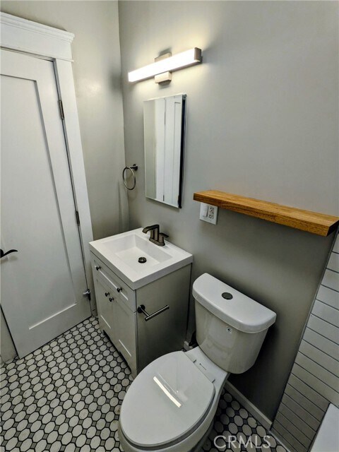 Building Photo - 1000 E 1st St