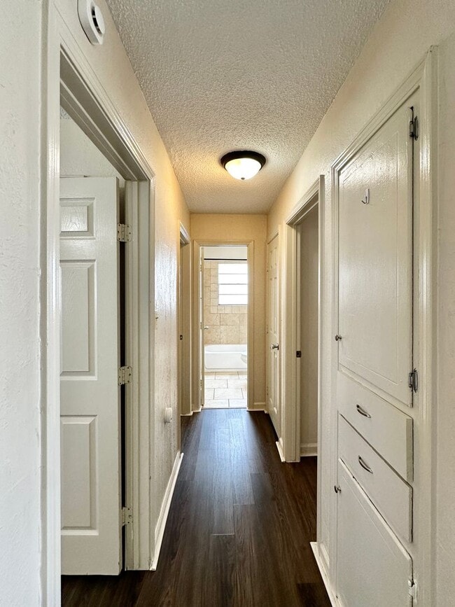 Building Photo - 3 Bedroom