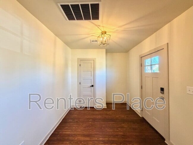 Building Photo - 1425 N Denver Ave