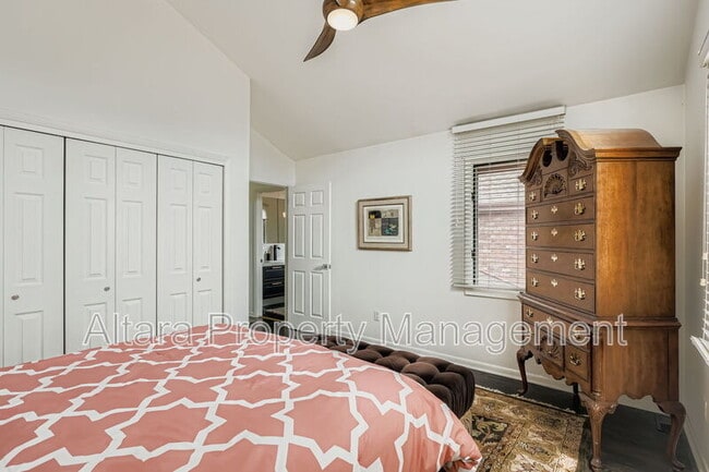 Building Photo - 287 S Holly St