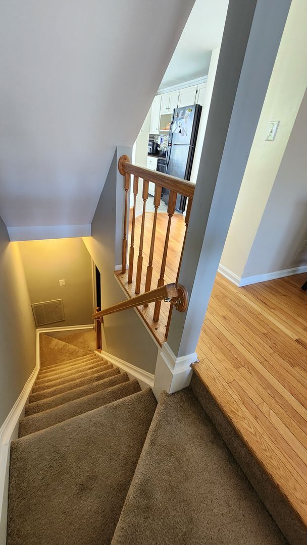 Building Photo - End-unit townhome in highly desired Kingstown