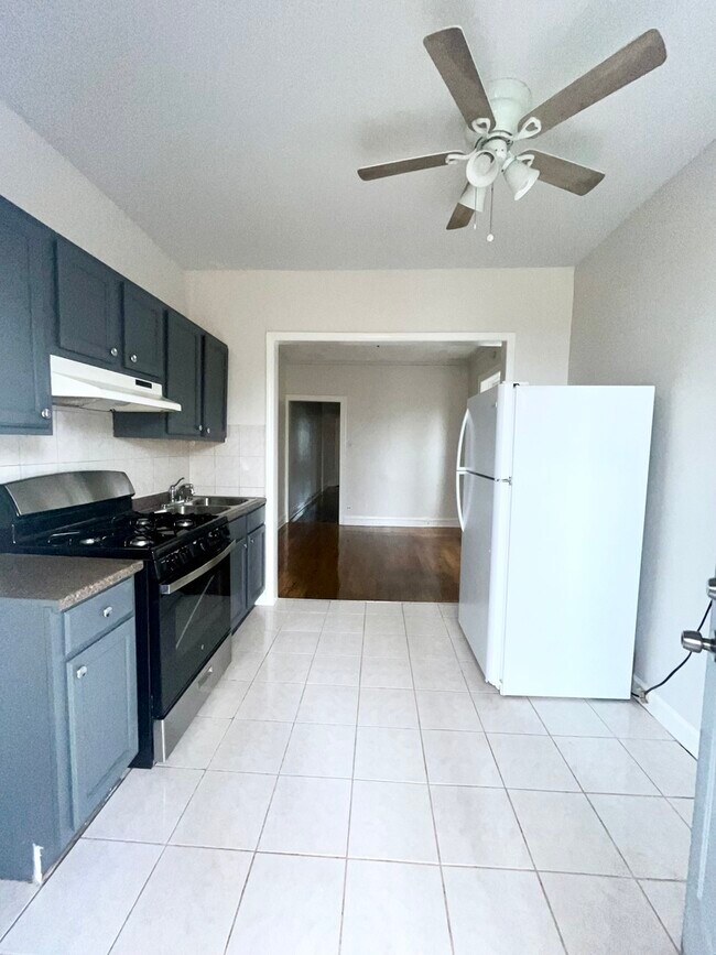 Building Photo - 2140 N Kildare Ave