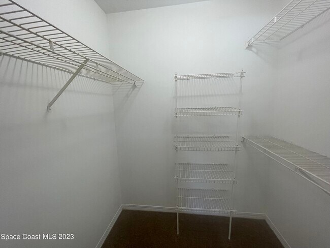 Building Photo - 7667 N Wickham Rd