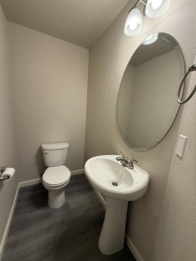 Building Photo - 14233 SW 169th Ave