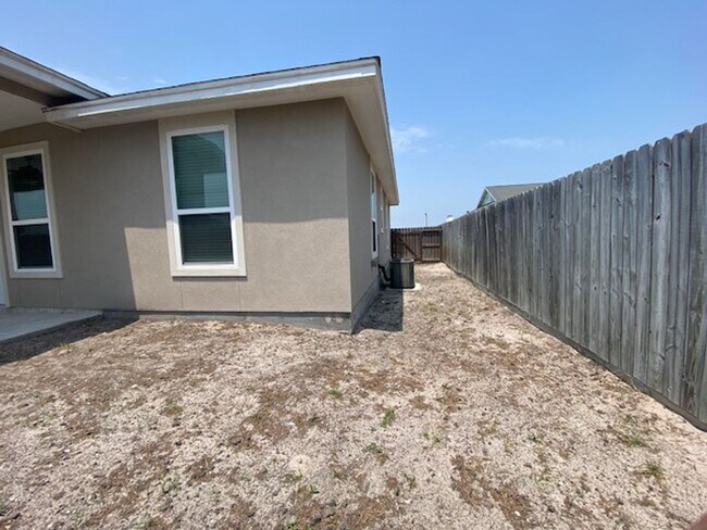 Building Photo - DCR642