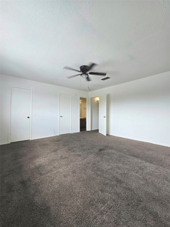 Building Photo - 7063 Chasewood Dr