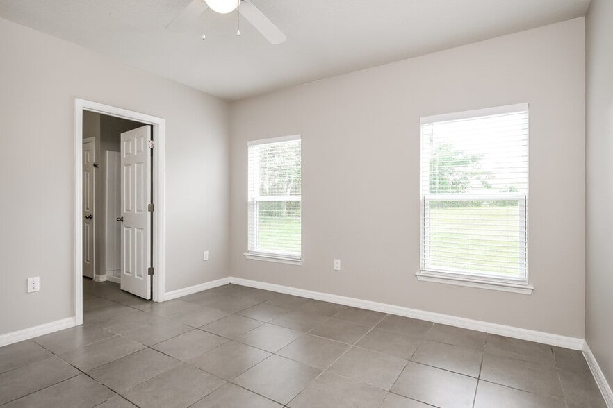 Building Photo - 1851 Superior Ct