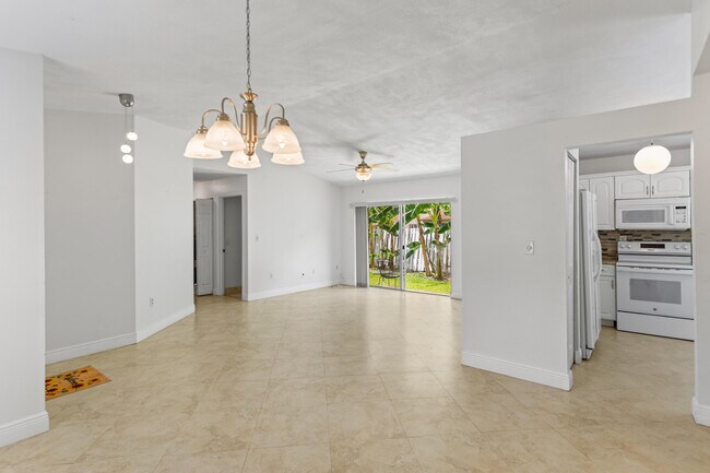 Building Photo - 13945 Langley Pl