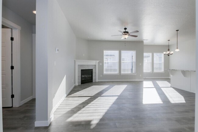 Building Photo - Newer Construction with High End Finishes _ Large 3 Car Garage!!