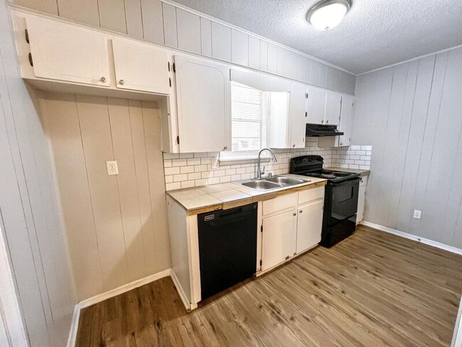 Building Photo - 8917 Tanya Dr