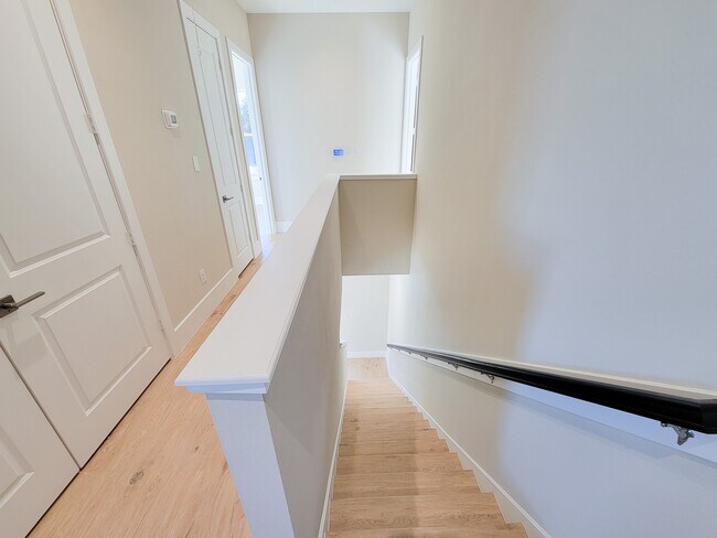 Building Photo - 5613 Leonard St