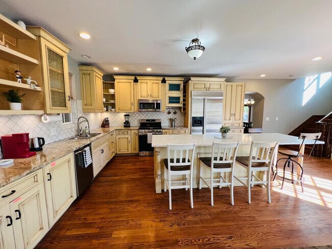 Building Photo - 3209 W Fairview Pl