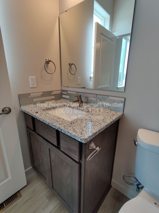 Building Photo - 3918 W 5th Pl