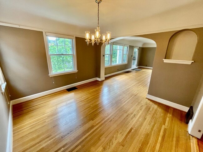 Building Photo - Well Maintained- 3 bed 2 bath Home - Piedm...