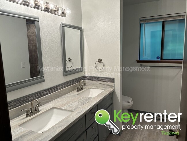 Building Photo - 2722 Cambridge Dr