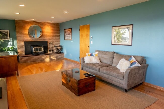 Building Photo - 3bd/1.5ba Burien House