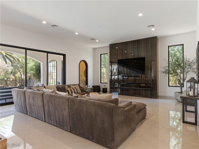 Building Photo - 190 Inveraray Ct