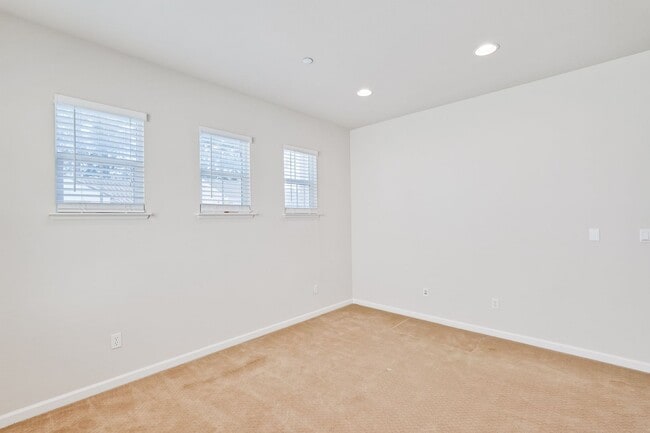 Building Photo - 104 Alden Ct