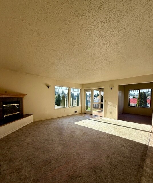 Building Photo - 325 C St