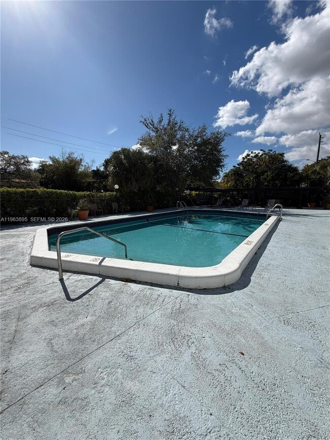 Building Photo - 16950 W Dixie Hwy