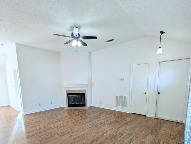 Building Photo - 221 Knox Creek Trail NW