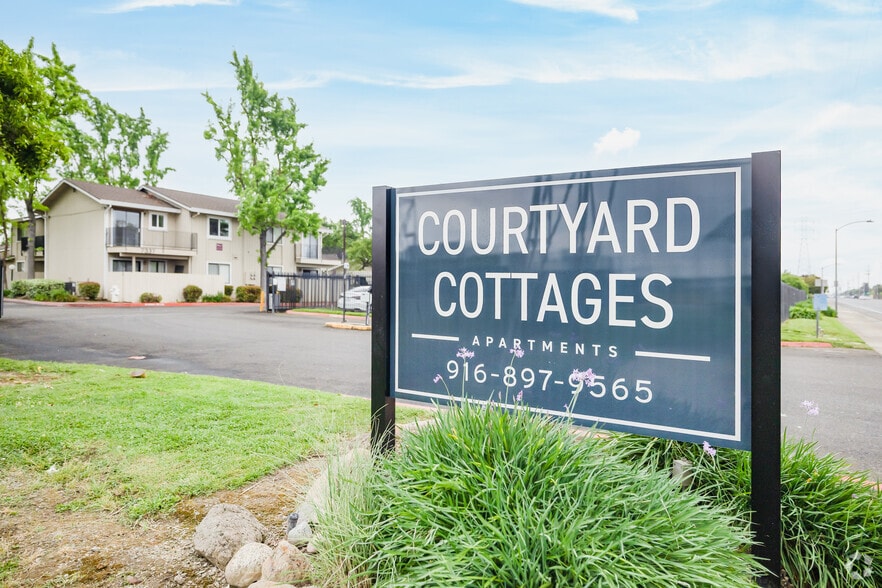 Monument Sign - Courtyard Cottages