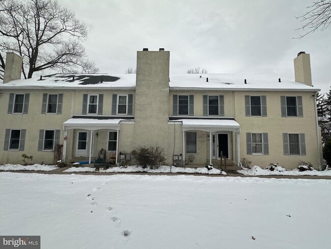 Building Photo - 103 S Village Ave