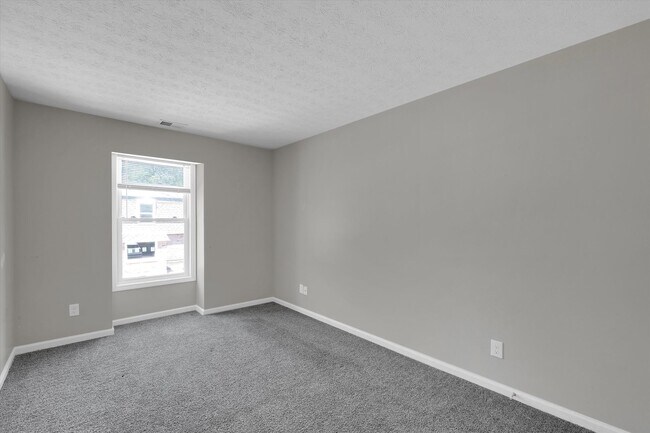Building Photo - 421 Poplar Level Ct