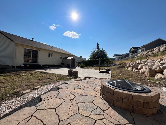 Building Photo - 3 Bedroom/2 Bathroom Home in Ogden