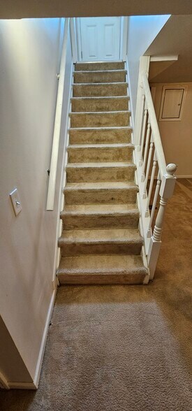 Staircase - 6083 Bolamo Ct