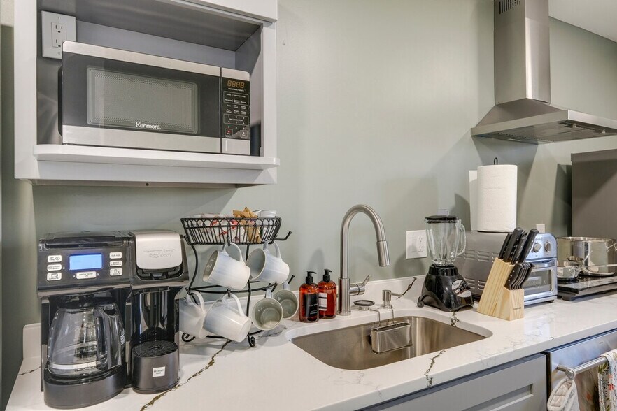 Building Photo - 500 Shelfar Pl