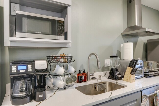 Building Photo - 500 Shelfar Pl