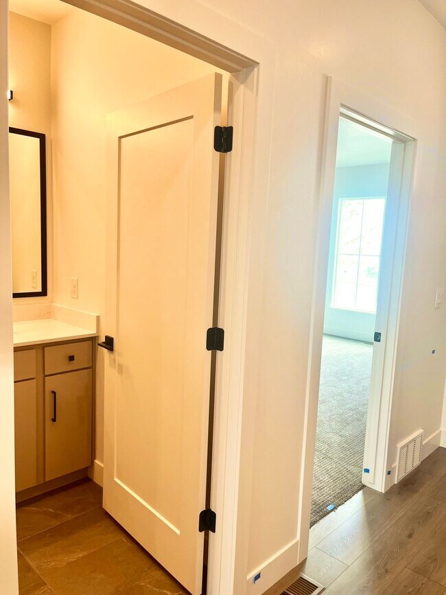 Building Photo - Stunning 5BD/3BA New Construction in Lehi | 3,287 SF | HOA Covers Yard | Aug 1
