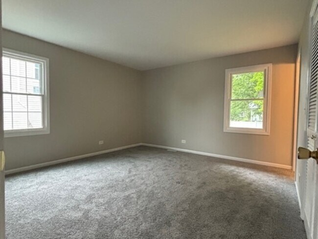 Building Photo - 654 Longview Dr