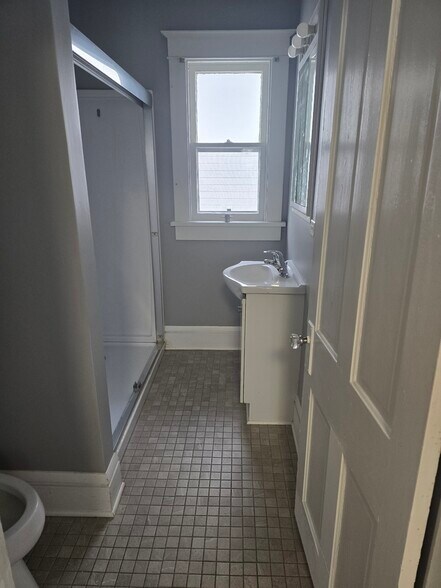 Bathroom - 515 Houston St