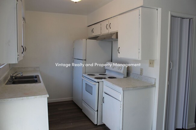 Building Photo - Back On the Rental Market 2 Bedroom Tri-Pl...