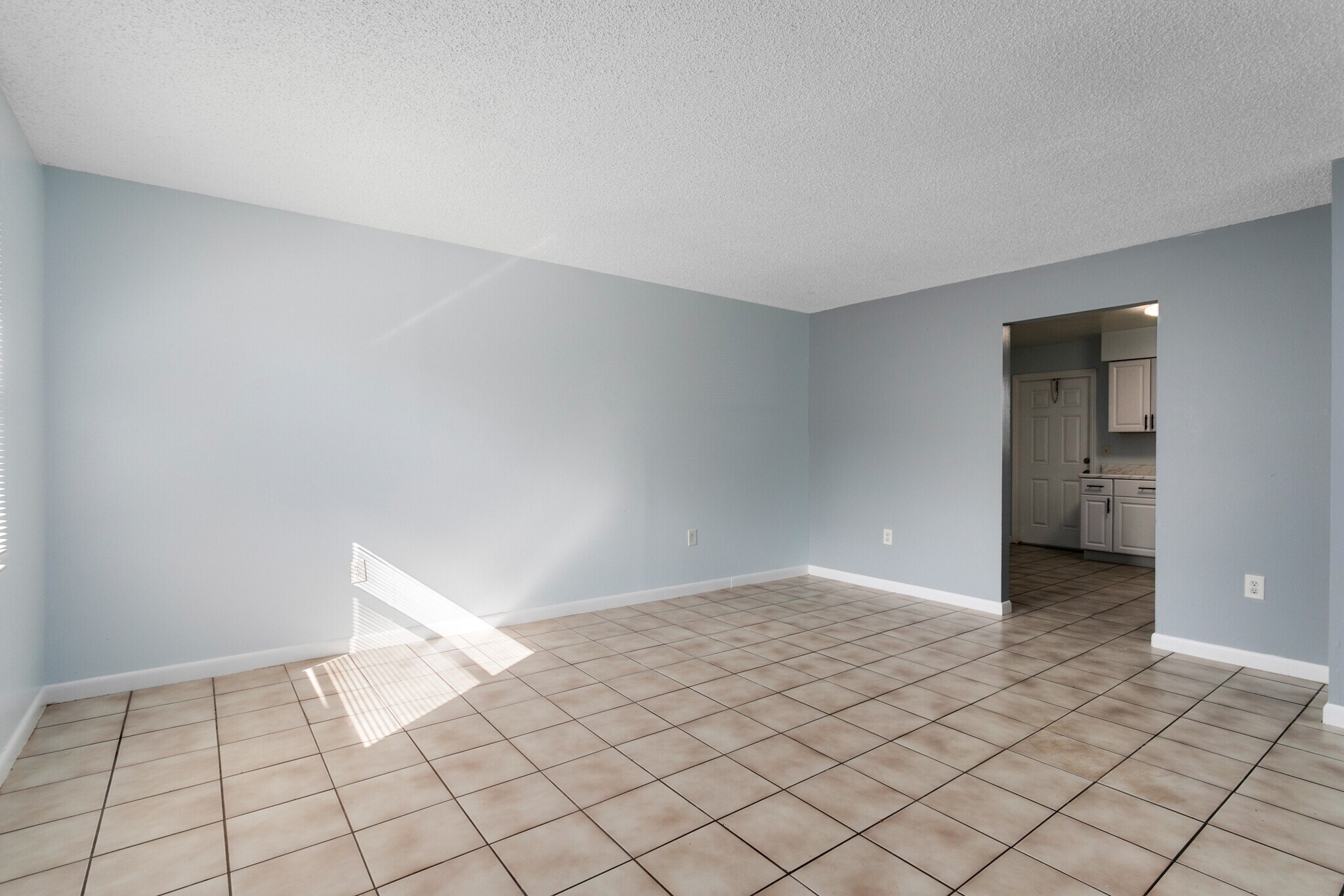 Building Photo - 3215 Pershing St