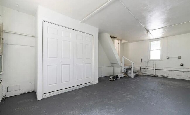 Building Photo - Beautiful 3 Bedroom Mentor Home