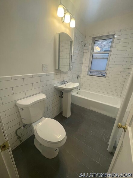 Building Photo - 15 Scottfield Rd