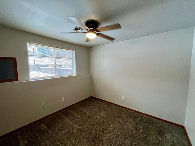 Building Photo - 704-706 N 16th Ave