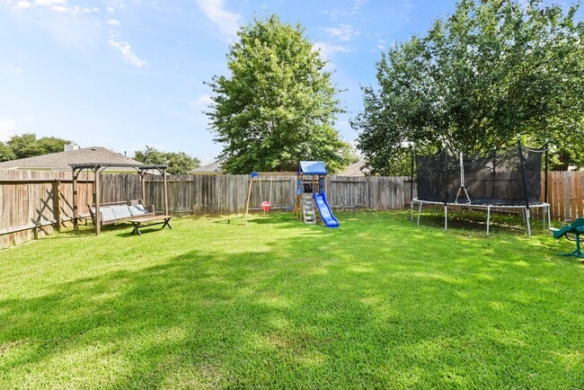 Building Photo - 32018 Anne Ln