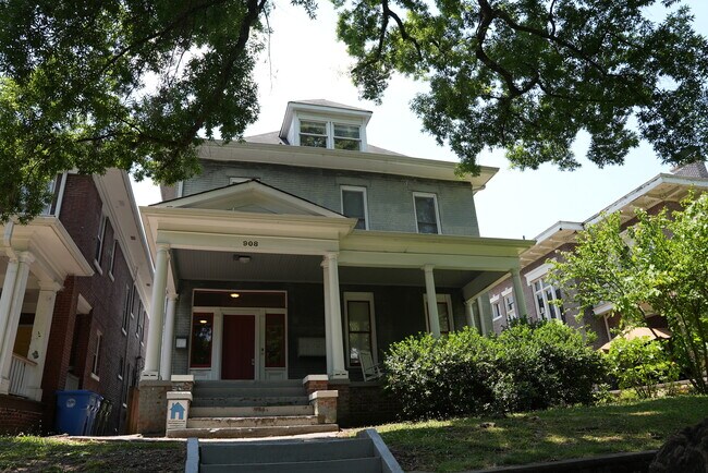 Primary Photo - 908 Oak St