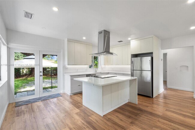 Building Photo - 301 SW 51st Ave
