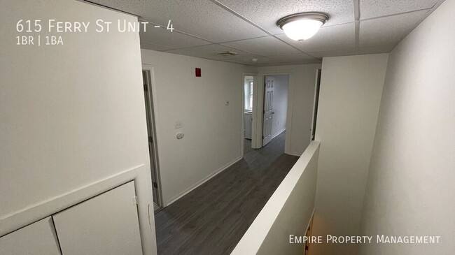 Building Photo - 3rd Floor-1 Bedroom/ 1 Bathroom Apartment ...